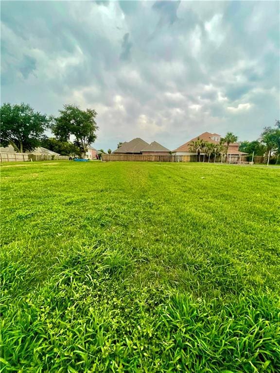 18 E Queens Ct, Chalmette LA, 70043 land for sale