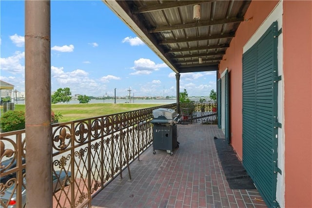 balcony with a grill