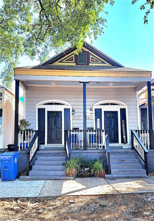 view of front of home featuring covered porch