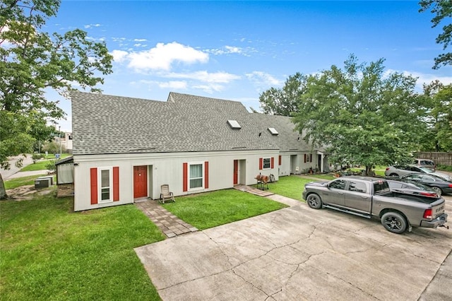 cape cod-style house with a front lawn