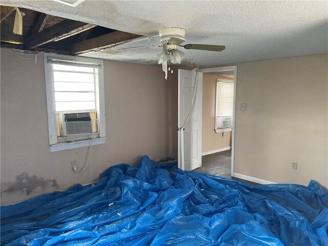 bedroom featuring ceiling fan and a textured ceiling