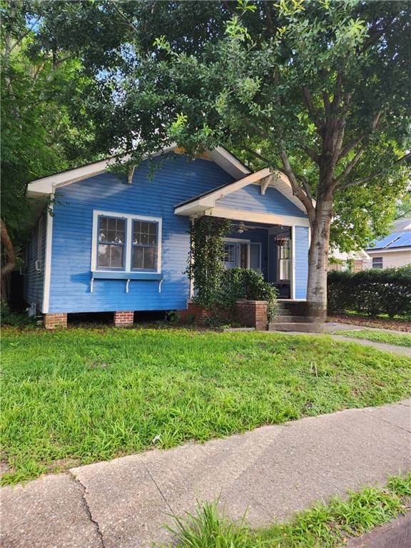 view of front of house with a front lawn