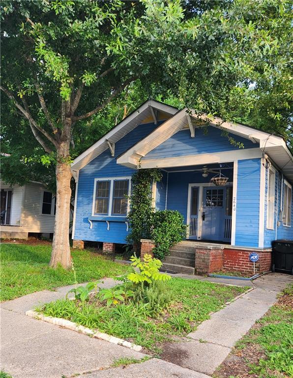 bungalow-style house featuring covered porch