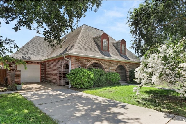 view of front of house with a garage and a front yard