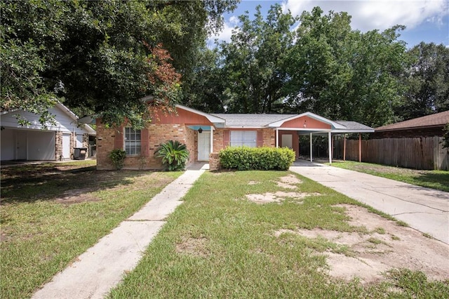 view of front of house featuring a carport and a front yard