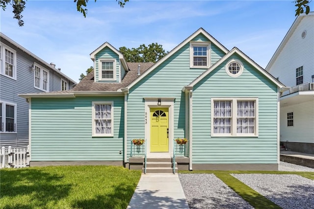 view of front of property with a front yard