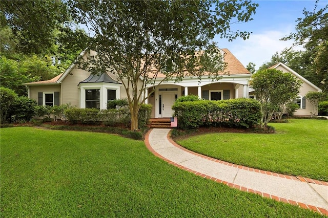 view of front of home featuring a front lawn