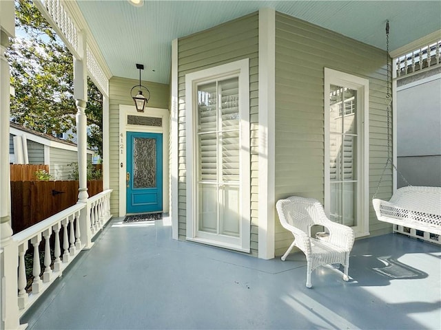 property entrance featuring a porch