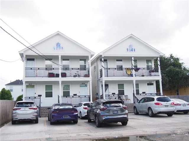 view of front facade featuring a balcony