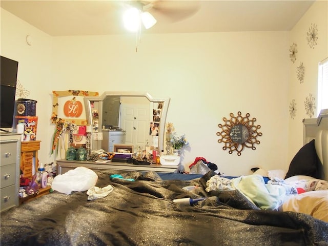 bedroom featuring ceiling fan