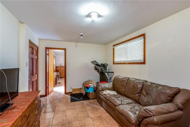 4102 Dauphine St, New Orleans, LA 70117 - view of living area