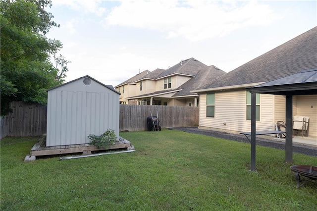 view of yard with a storage unit