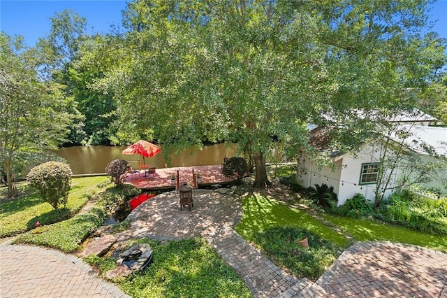 view of yard featuring a water view