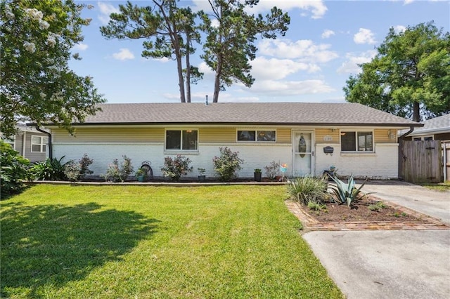 ranch-style home with a front yard