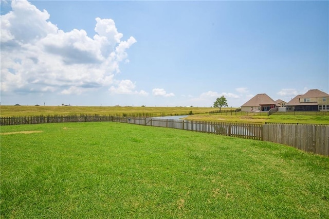 view of yard featuring a rural view