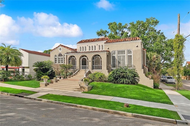 view of front of home with a front lawn