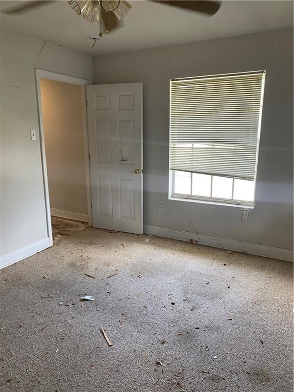 carpeted empty room featuring ceiling fan