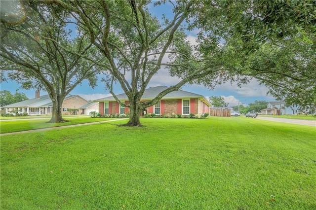 ranch-style house featuring a front lawn