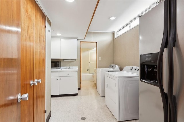 laundry area featuring sink and washing machine and dryer