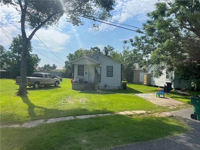 exterior space featuring a front yard