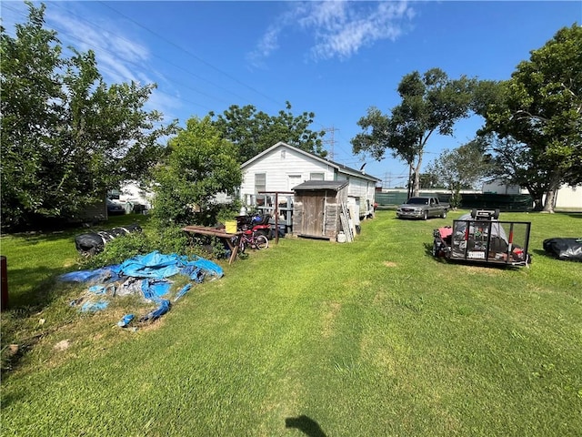 view of yard with a shed