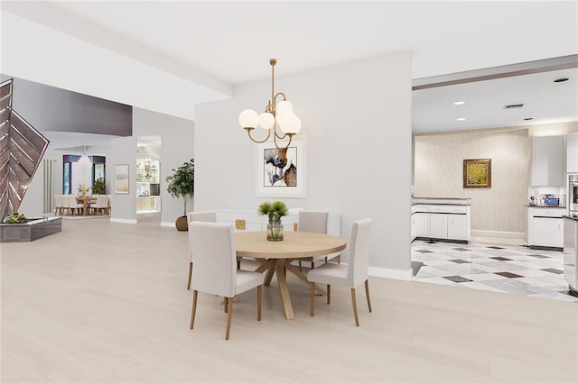 dining area featuring visible vents, recessed lighting, baseboards, and an inviting chandelier