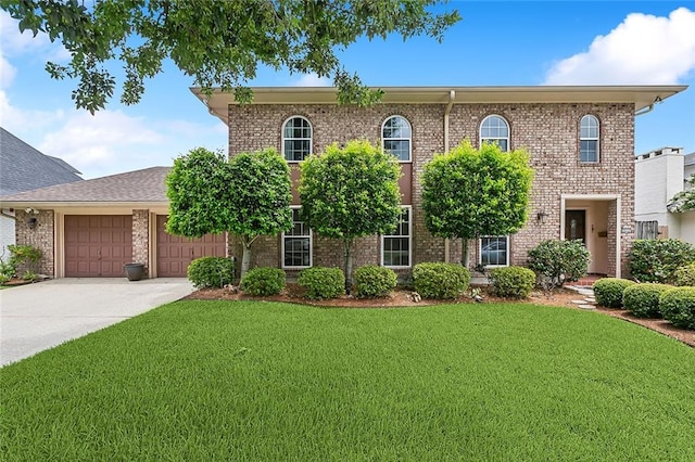 view of front of house featuring a front lawn and a garage