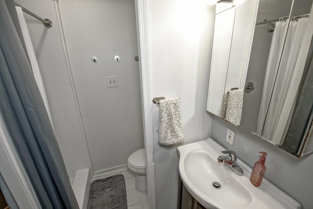 full bath featuring tile patterned flooring, a shower with curtain, vanity, and toilet