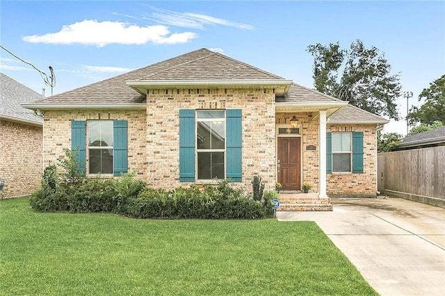 view of front of home featuring a front lawn