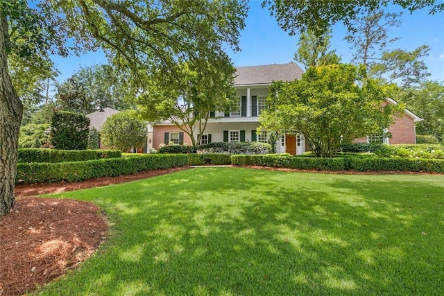 view of front of house featuring a front yard