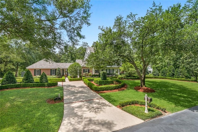 single story home featuring a front yard