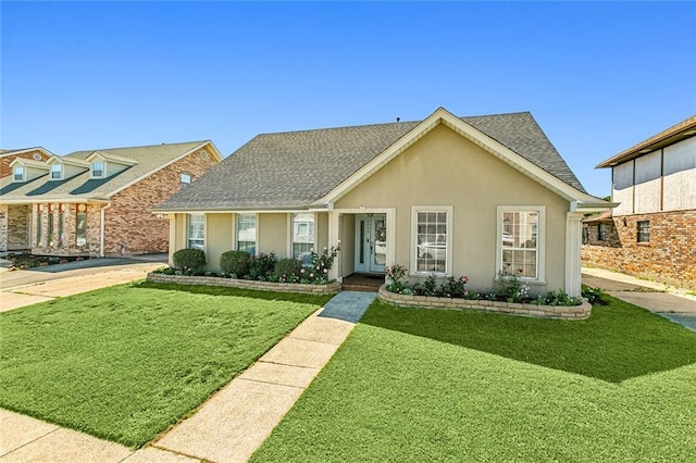 view of front facade featuring a front yard