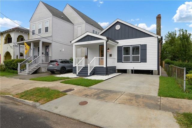 view of front of house with covered porch