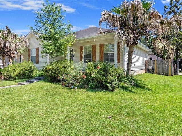 view of front of house with a front lawn