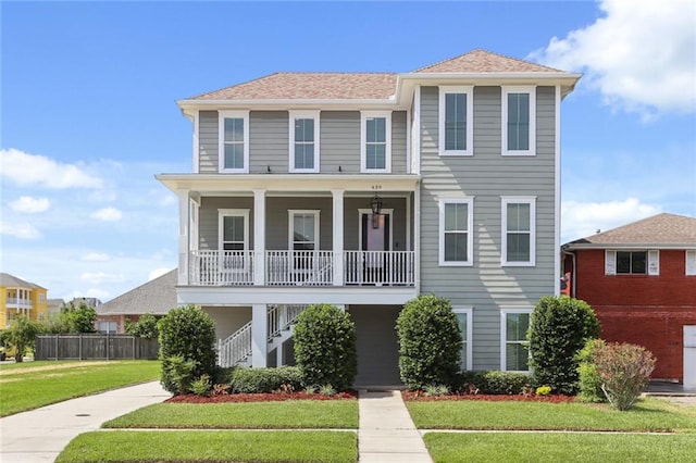 view of front of house with a front lawn and covered porch