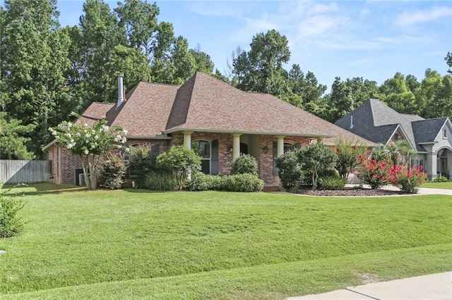 view of front facade with a front yard