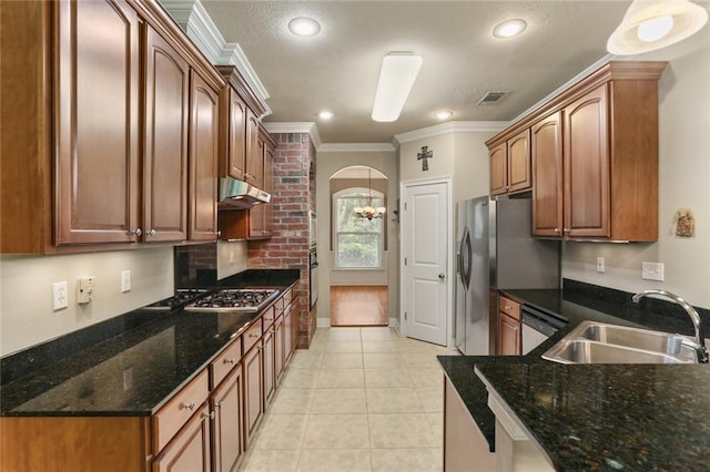 kitchen featuring sink, decorative light fixtures, stainless steel appliances, and crown molding