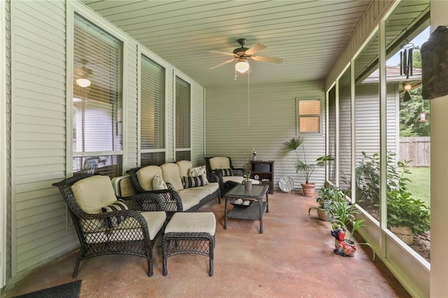 sunroom with ceiling fan