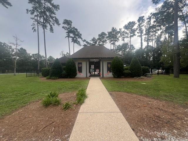 view of front of home featuring a front lawn