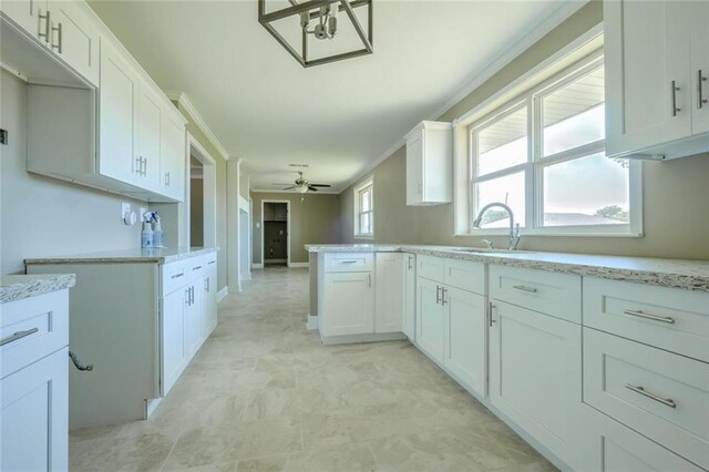 kitchen featuring sink, white cabinetry, kitchen peninsula, and ceiling fan