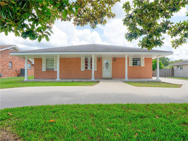 single story home featuring a front yard and covered porch