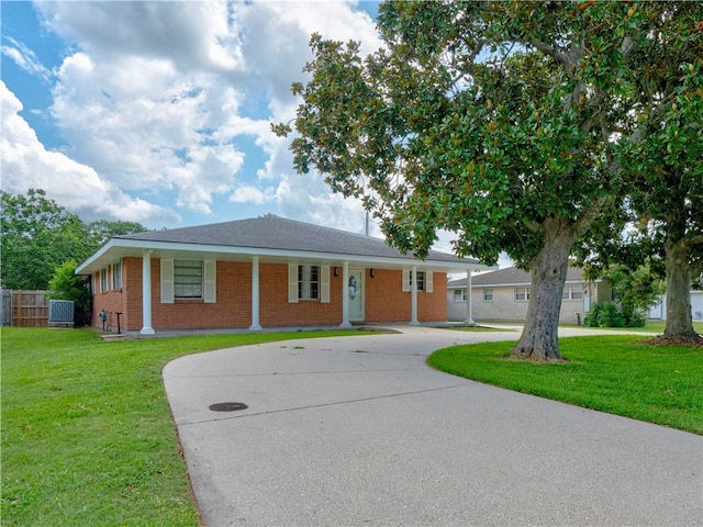 single story home featuring a front lawn