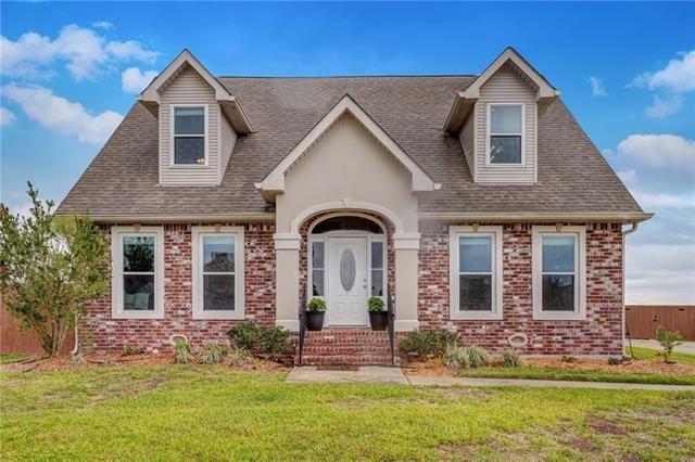 1629 Cuttysark Cv, Slidell, LA 70458 - new england style home featuring a front lawn