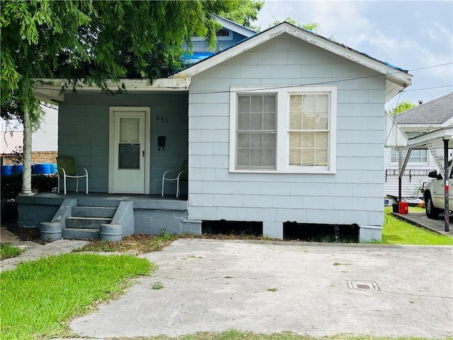 651 Avenue E Ave E, Westwego, LA 70094 - bungalow-style house with covered porch