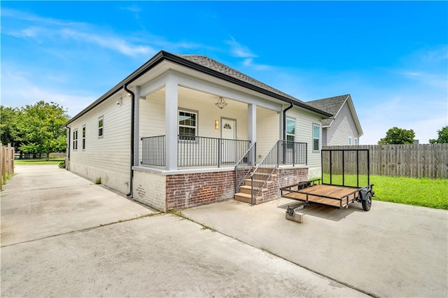 view of front of property featuring a porch