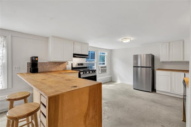 kitchen with white cabinetry, stainless steel appliances, a breakfast bar, and kitchen peninsula