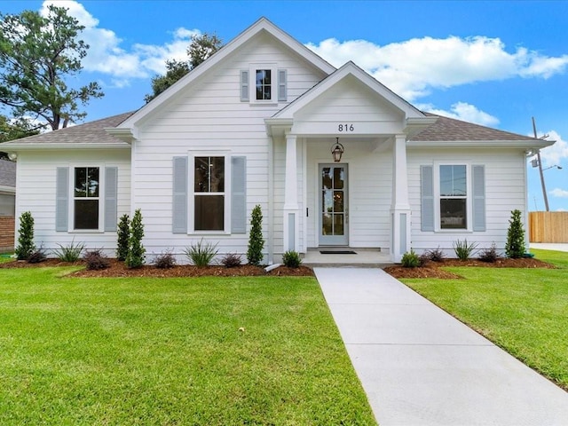 view of front of house with a front lawn