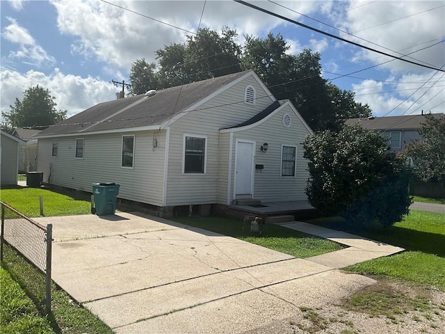 bungalow-style house with a front lawn