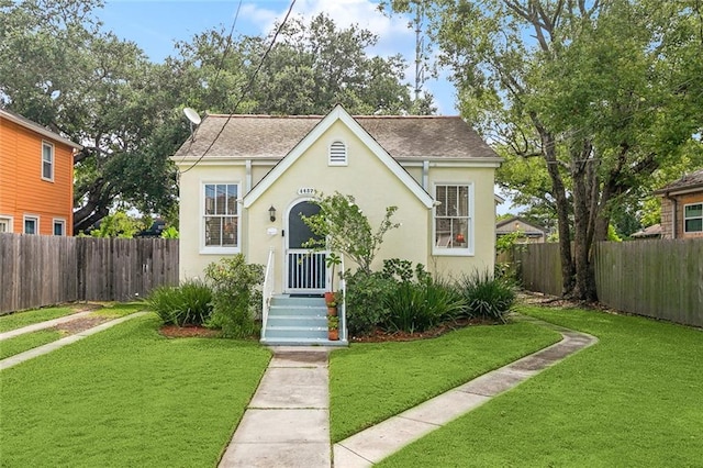 view of front of home featuring a front lawn