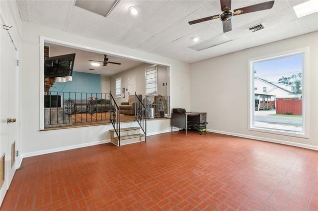 unfurnished room featuring ceiling fan